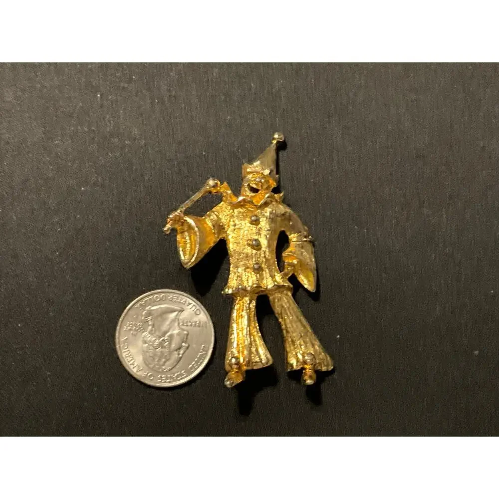 Vintage Gold Tone Textured Jester Brooch